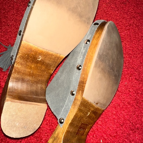 Tassled / riveted clogs - Picture 2 of 4